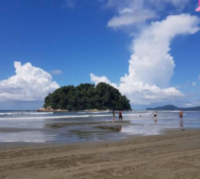 Apê 50 metros da praia com wifi e garagem
